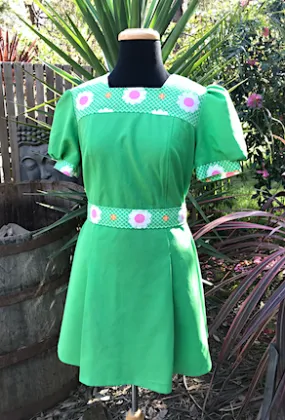 1960 / 70s Dress #C260 FREE  AUS POSTAGE