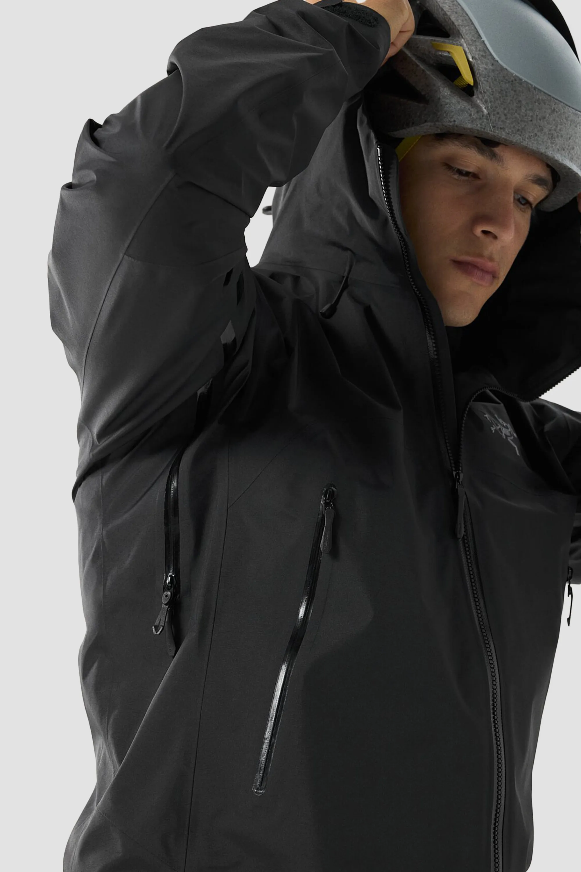 Arc'teryx Men's Beta SL Jacket in Black