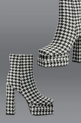 AZALEA WANG CAYENNE HOUNDSTOOTH CHUNKY BOOTIE IN BLACK WHITE