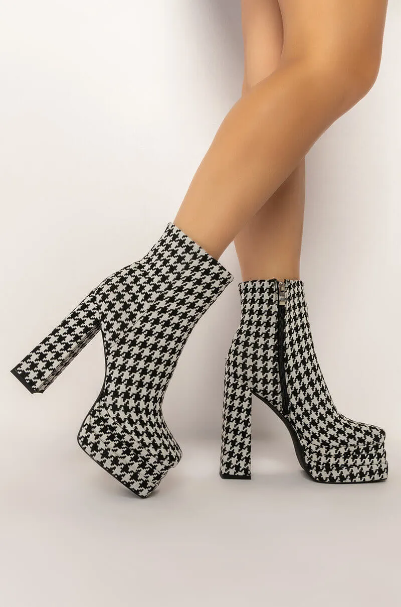 AZALEA WANG CAYENNE HOUNDSTOOTH CHUNKY BOOTIE IN BLACK WHITE