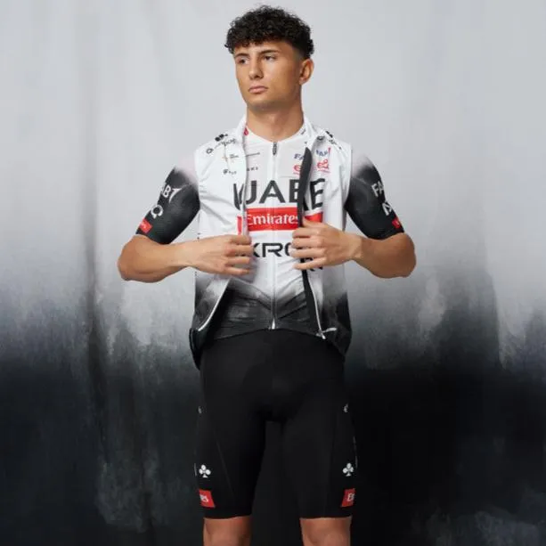 Gilet Pissei UAE Team Emirates 2025