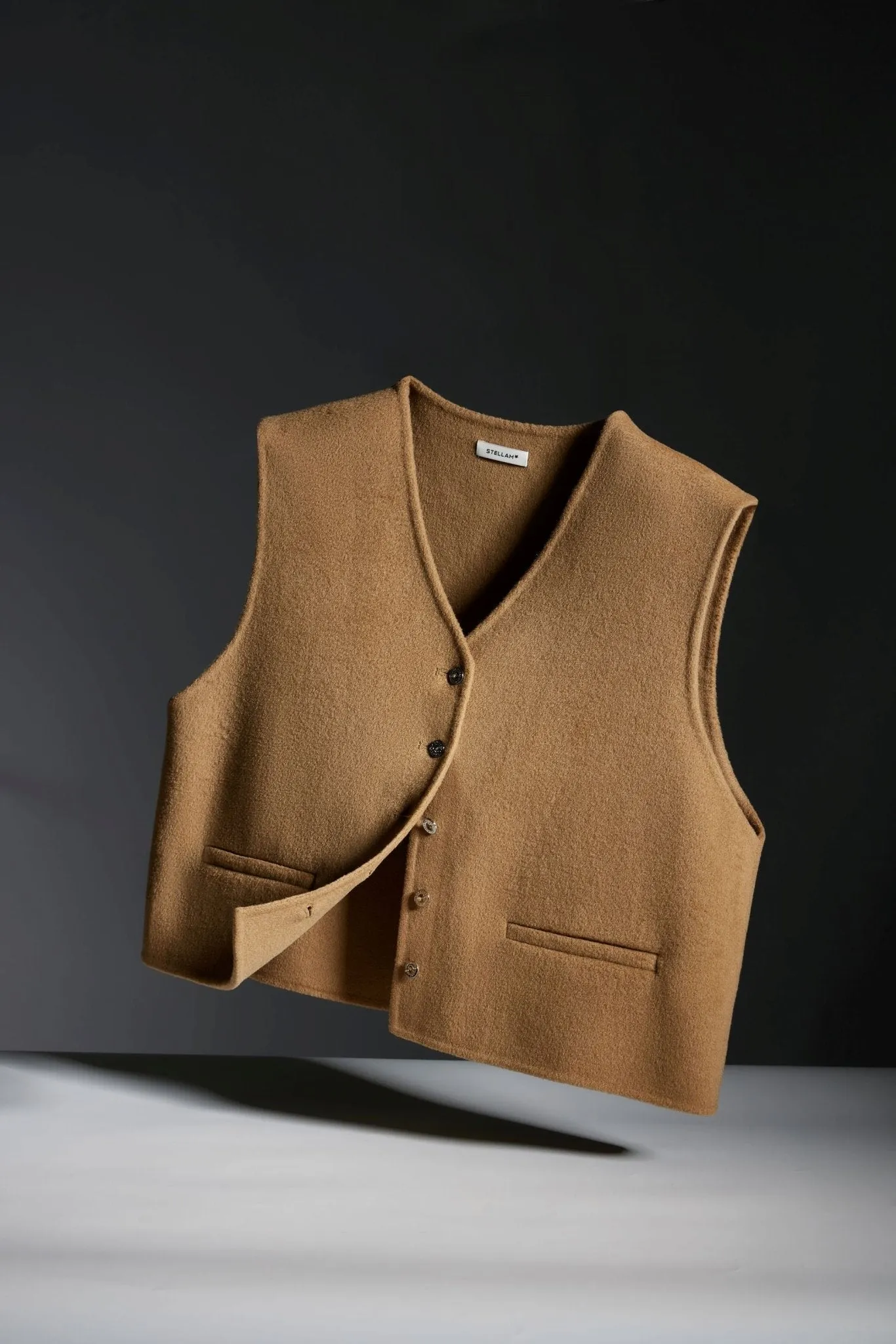 LULU cashmere-blended gilet (Camel)